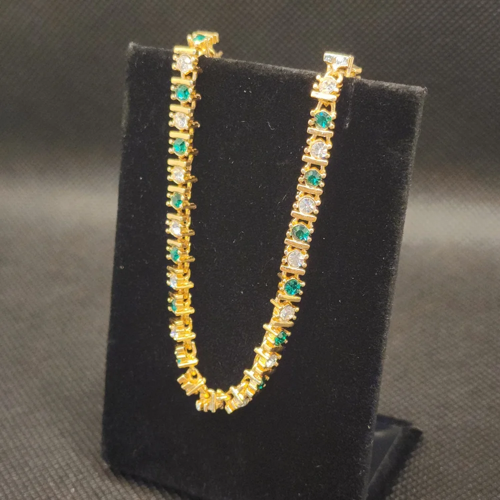 SOLD Vintage Tennis Bracelet Emerald And White Crystal Gold 8" - Picture 4 of 5